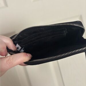 Black and White Kate Spade Hollie Spade Clover Geo Wristlet 🖤🤍